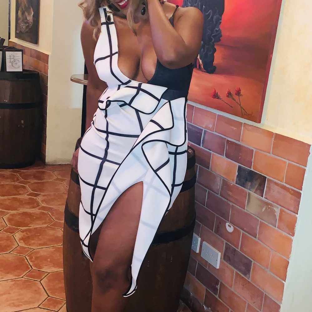 ASOS black and white statement dress - Picture 4 of 5